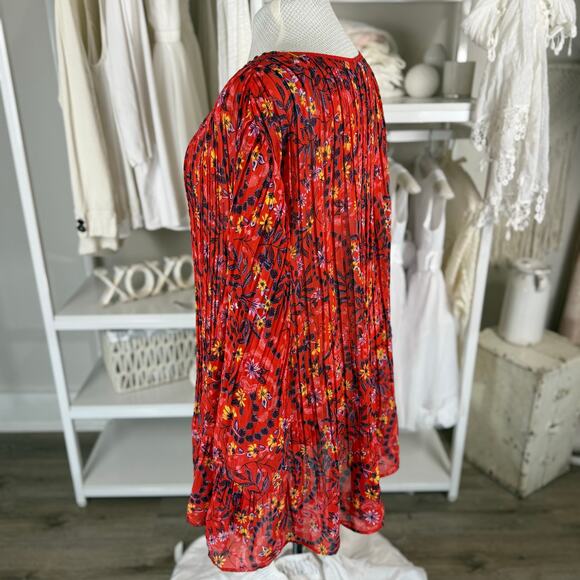 Woman Within Women's Size 4X Red Floral Pleated V Neck Blouse #3471 - Picture 3 of 10